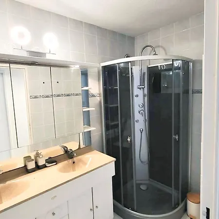 Проживание в семье Privee Dans Partage - - Tram A - Wifi - Ref A1